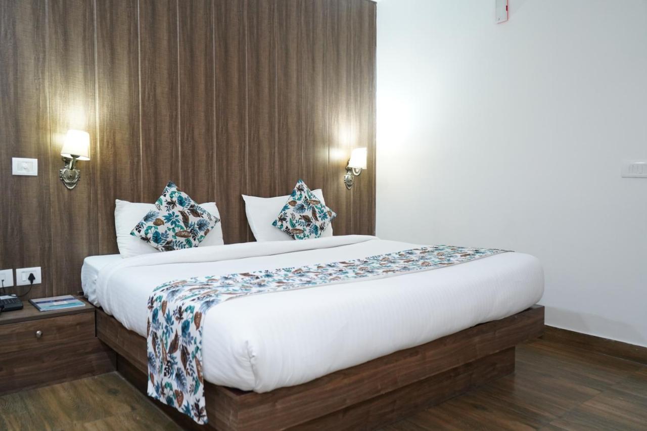The Dwelling Paradise Hotel Greater Noida Exterior photo