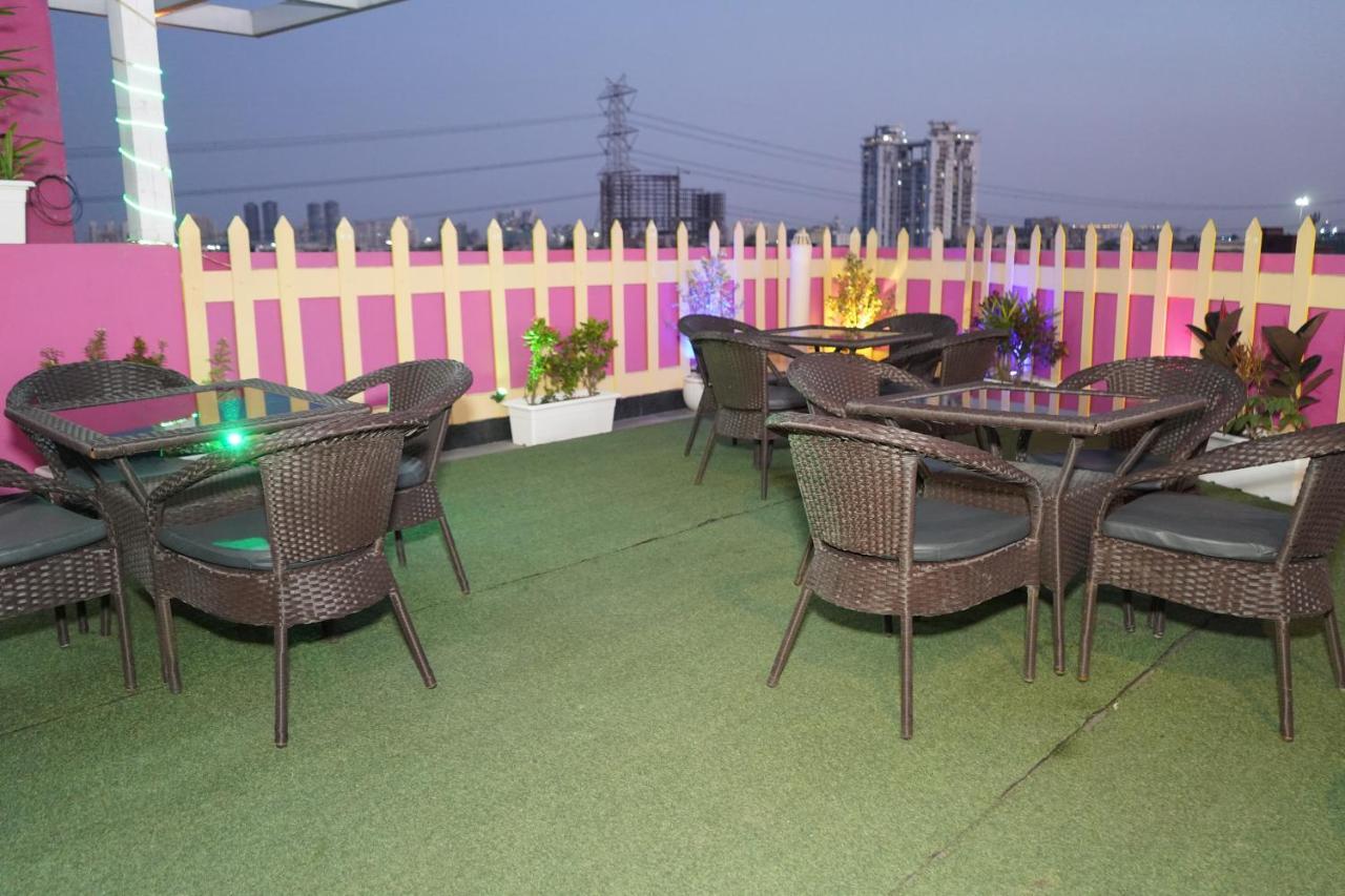The Dwelling Paradise Hotel Greater Noida Exterior photo